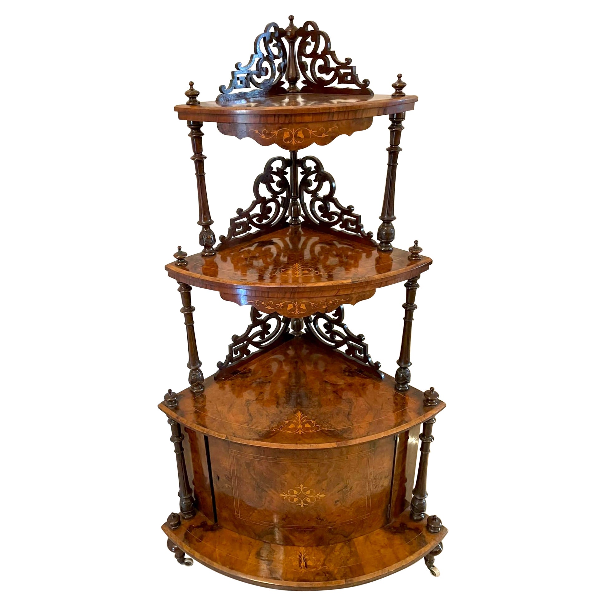 Grande et remarquable armoire d'angle victorienne d'antiquités en ronce de noyer marquetée de qualité supérieure en vente