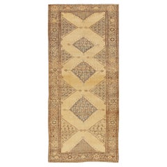 Antiker persischer Malayer-Teppich aus Persien. 5 ft 4 in x 11 ft 10 in