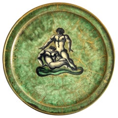 Assiette Art Déco « Two Tritons » avec figures mythologiques en vert et or, Mayodon