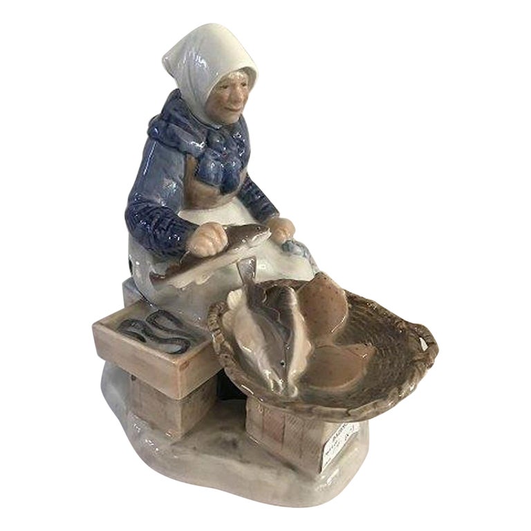 Royal Copenhagen Fishwife Figurine No 465 For Sale