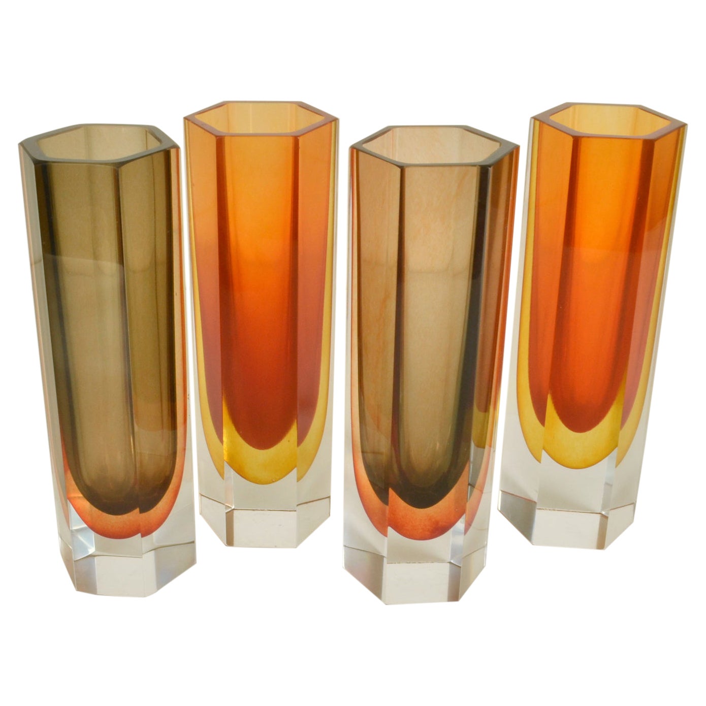 Set von Vasen aus facettiertem Glas