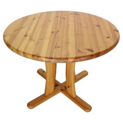 Retro Rainer Daumiller Style Round Solid Pinewood Dinning Table, 1970's Denmark