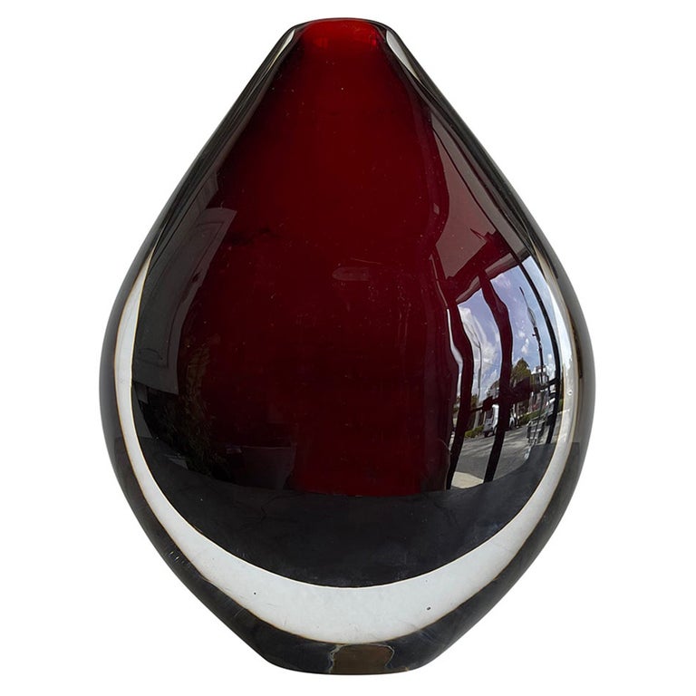 20th Century Dark-Red Swedish Orrefors Glass Vase by Nils Landberg For Sale
