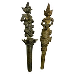 Pareja de Amuletos Tibetanos o Nepaleses de Bronce Figuras de Templo Santuario Artefactos