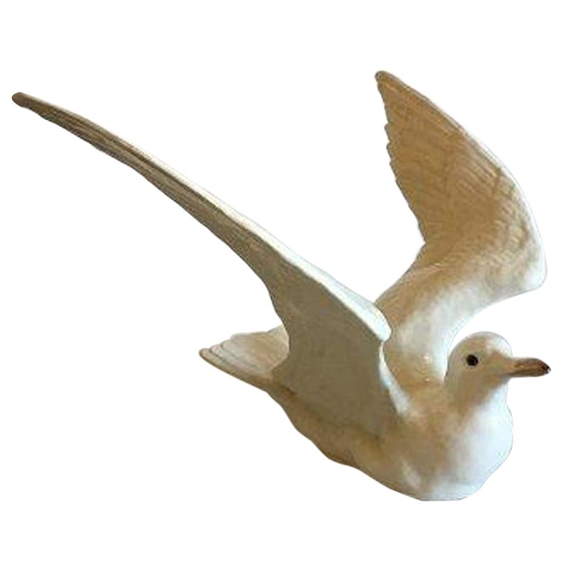 Royal Copenhagen Ivory Gull Figurine made of Porcelæn No 370 For Sale