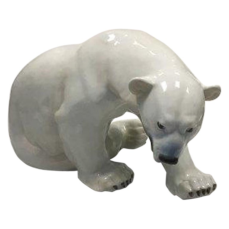 Royal Copenhagen Figurine of Polar Bea No 433  For Sale