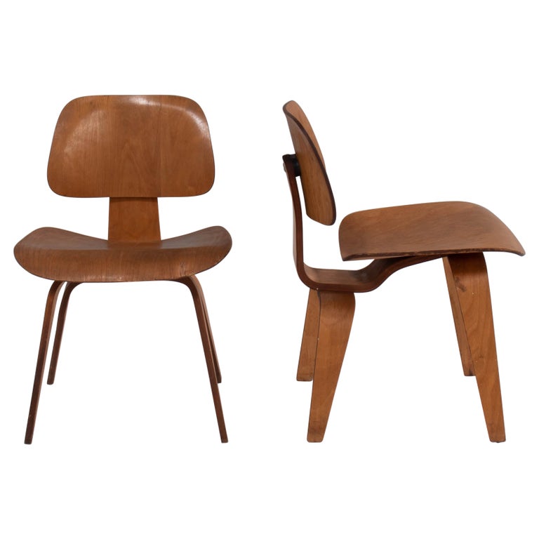 Charles & Ray Eames for Herman Miller Plywood DCW Dining Chairs, 1950s Set of 2 For Sale