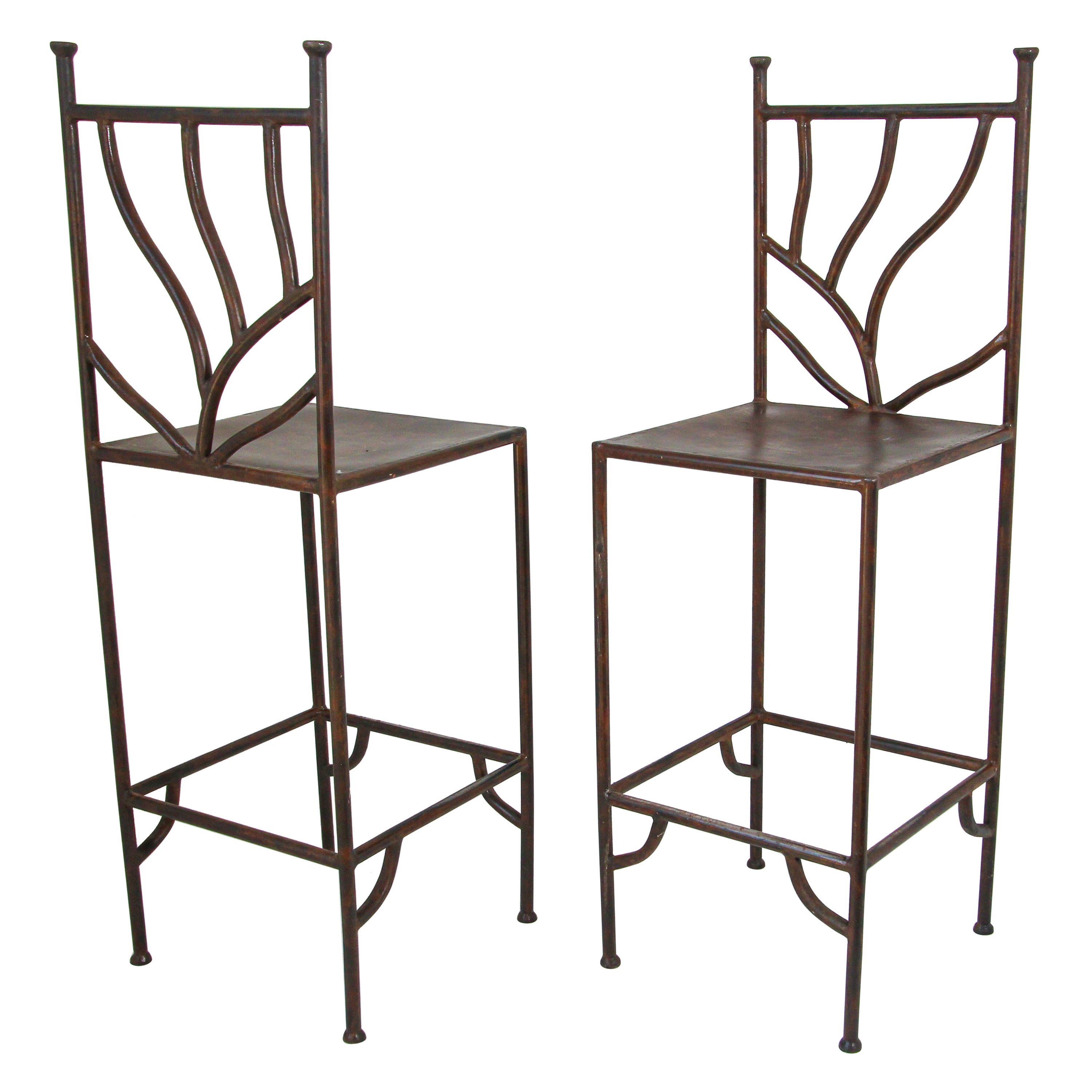 Ensemble de deux tabourets de bar en fer forgé vintage avec dossier de style néo-espagnol en vente