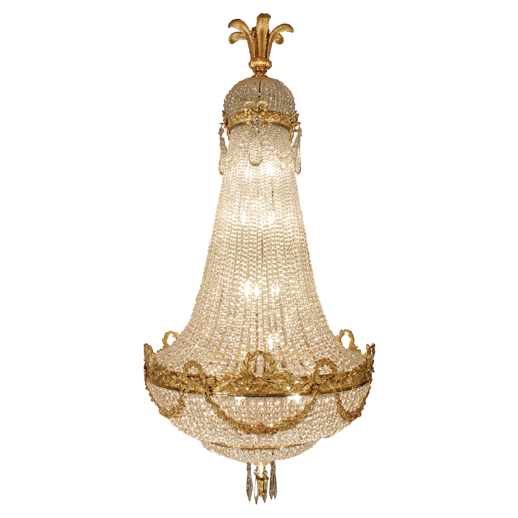 Kronleuchter aus Baccarat-Kristall und Goldbronze im Louis-XVI.-Stil aus der Mitte des 19. Jahrhunderts
