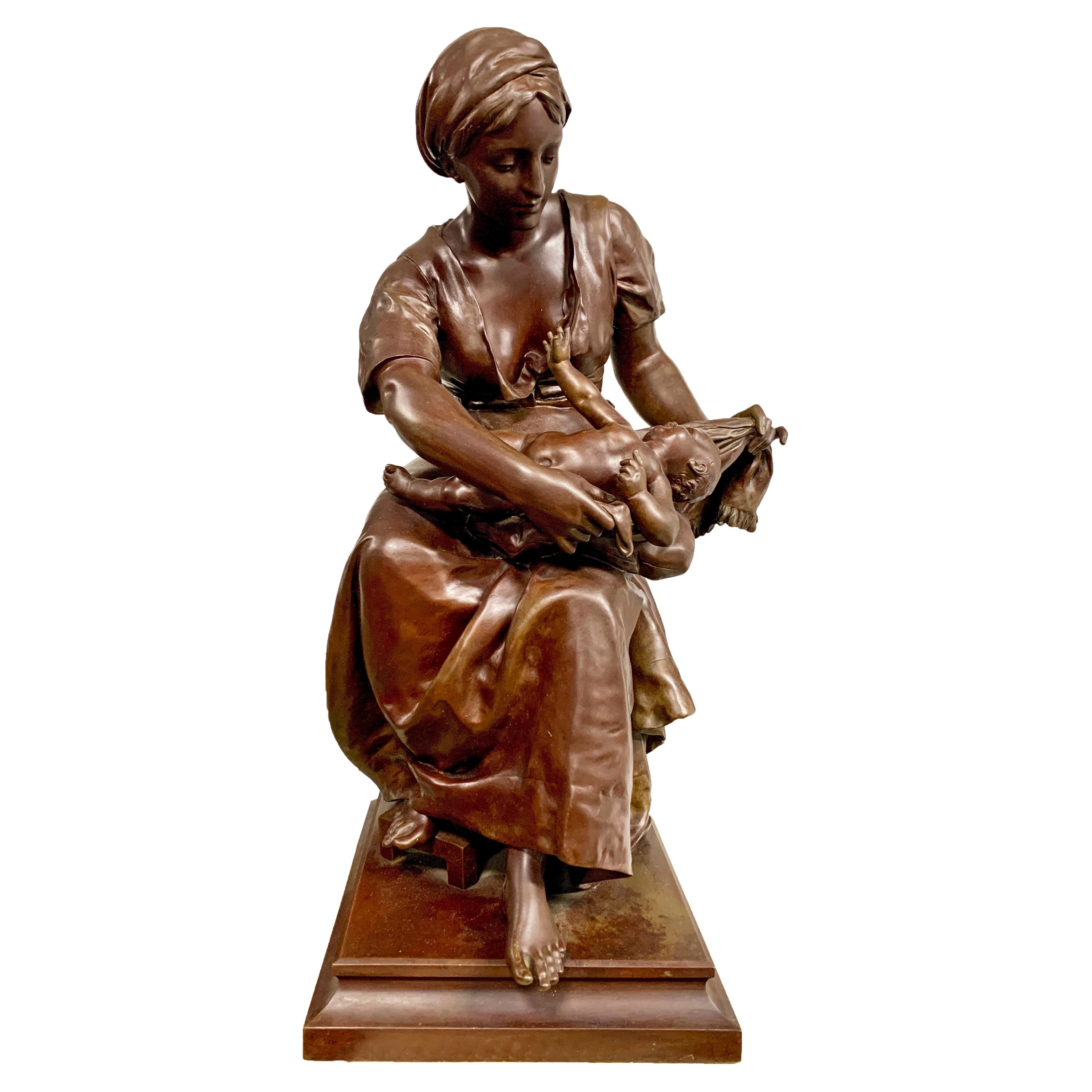 Grupo figurado de bronce francés del siglo XIX que representa a una madre y su hijo, obra de Detrier