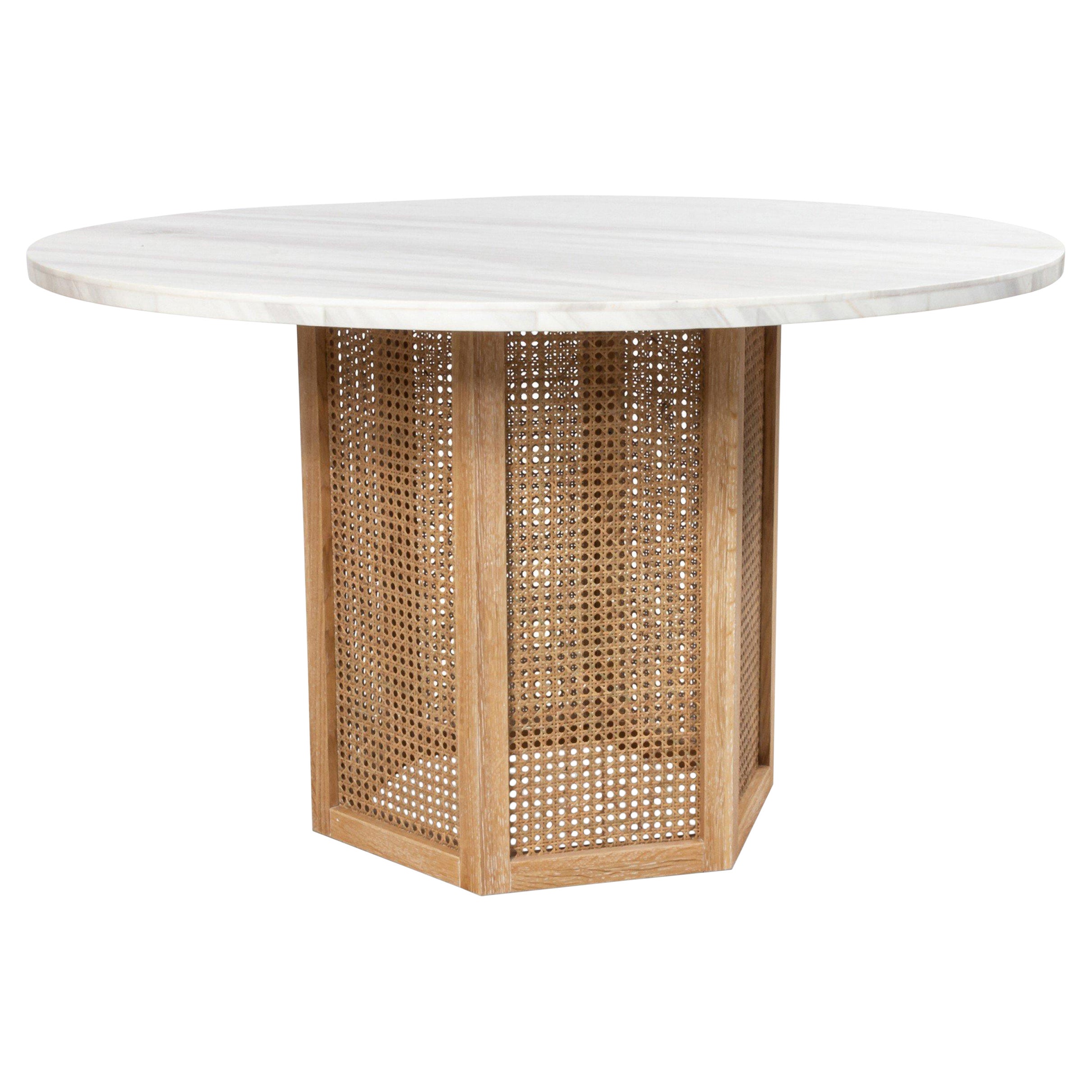 9 tables centrales rondes en osier et marbre blanc en vente