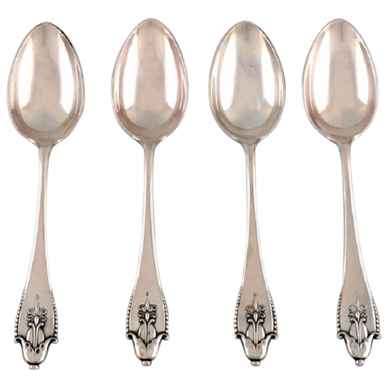 Vier Georg Jensen Akkeleje-Dessertlöffel aus Silber 830, datiert 1920