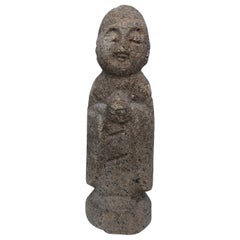 Ancien gardien spirituel japonais pour enfants Jizo, porte un bijou de bienfaisance accordé à l'envie