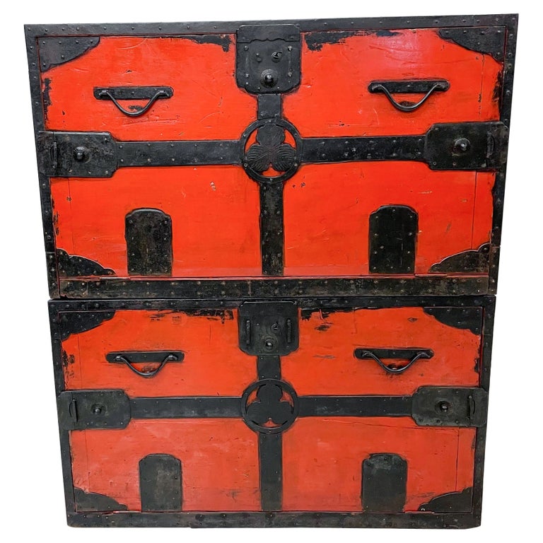 Deux armoires de rangement mobiles japonaises anciennes de style Tansu