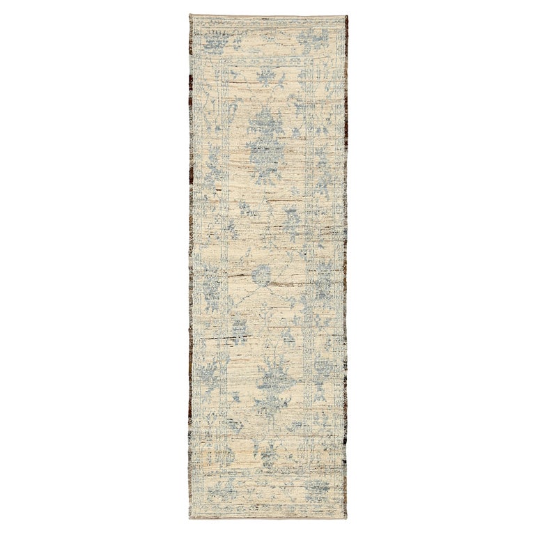 Tapis turc vintage d'Oushak avec un cottage géorgien romantique