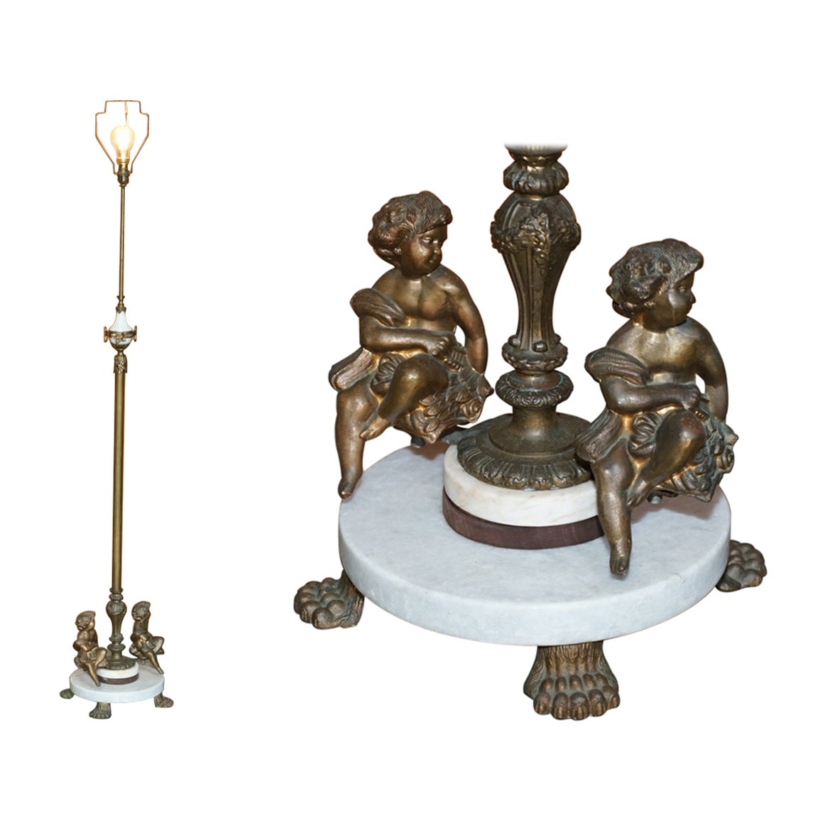 Ravissante lampe sur pied en marbre et laiton datant des années 1920 avec chérubin et ange de putti en vente