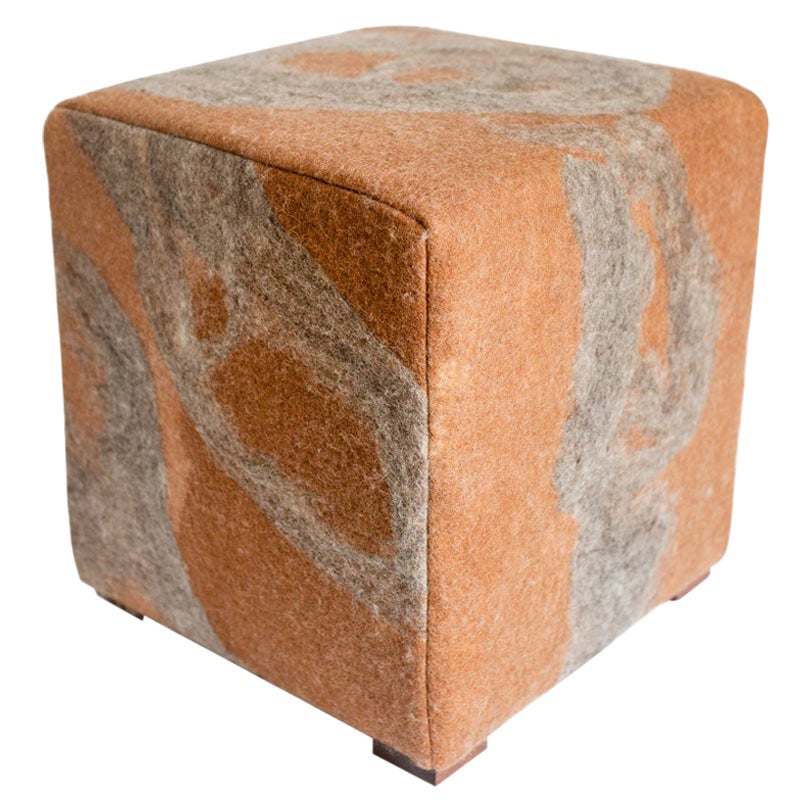 Cube de moutons en bois rouge et gris, laine feutrée de JG Switzer