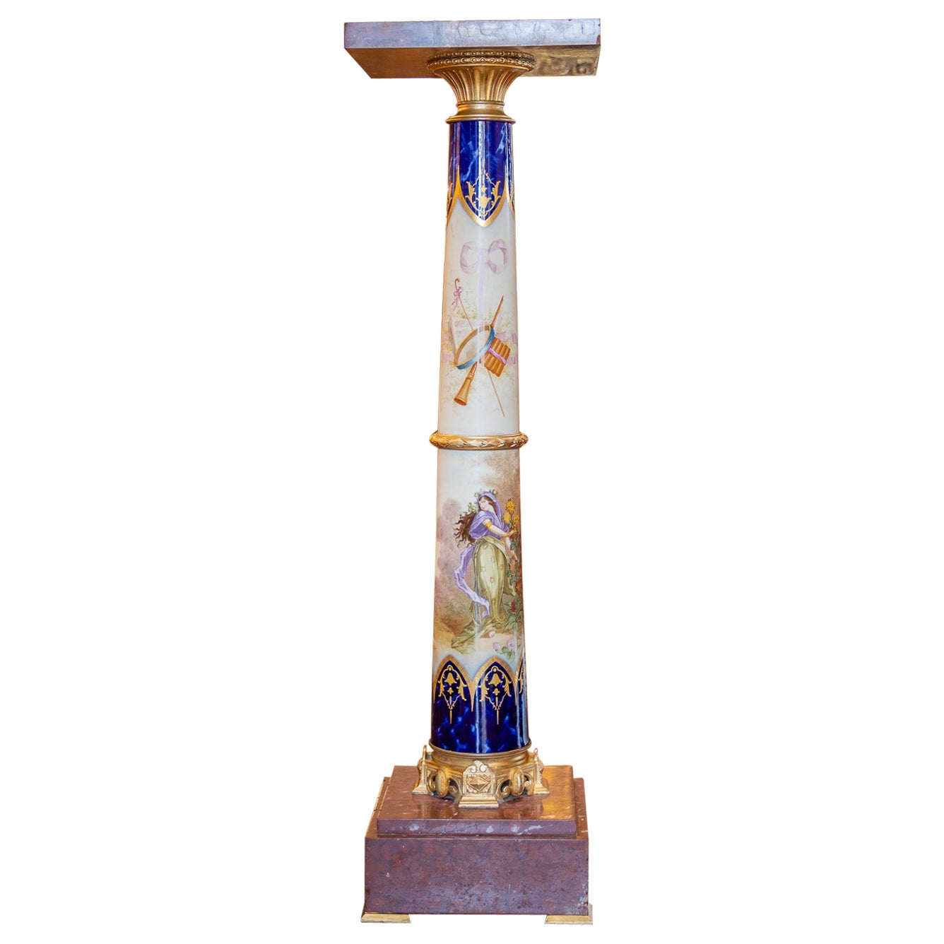 Fino Pedestal de Porcelana Pintado a Mano de Sevre Francés del S. XIX Monturas de Bronce Dorado