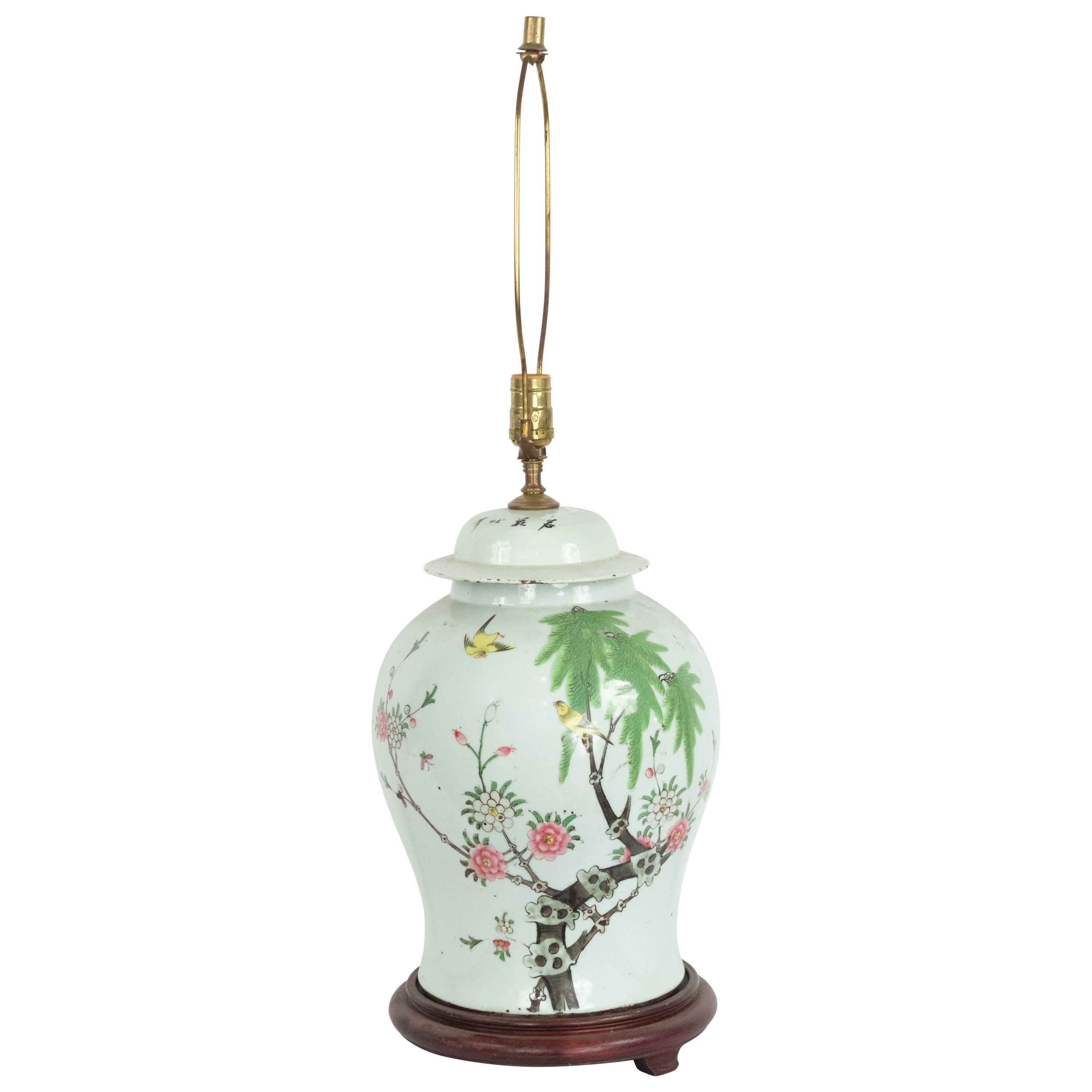 Lampe de bureau chinoise en porcelaine blanche en forme de jarre à gingembre