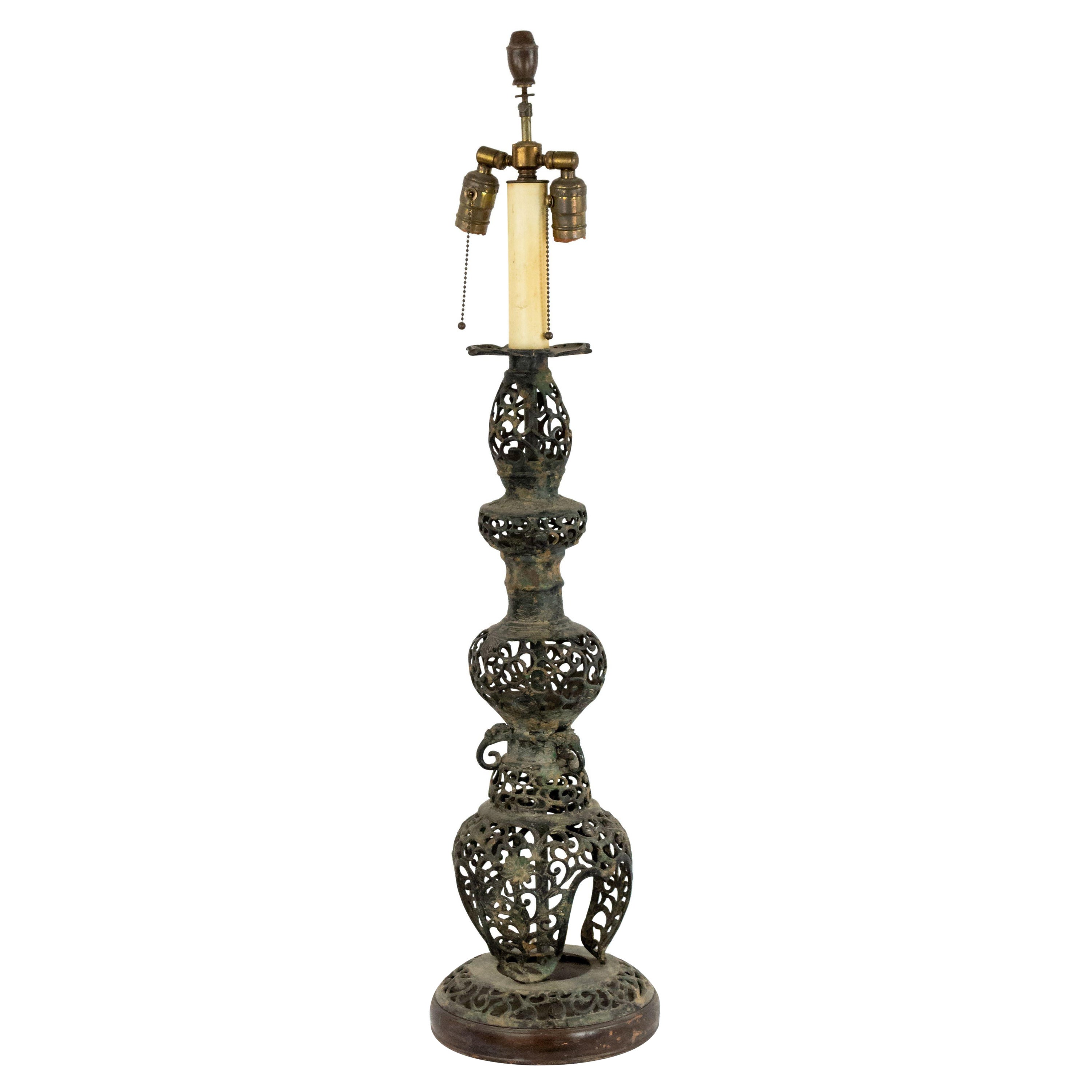 Chinese Style Black Iron Filigree Table Lamp For Sale