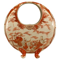 Vase rond en porcelaine orange et blanche de style japonais avec poignée