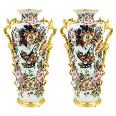 Paar englische viktorianische Chinoiserie-Porzellanvasen im Chinoiserie-Stil