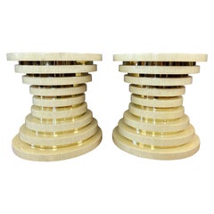 Tables d'extrémité en corne tessellée et laiton d'ambiance à la manière d' Enrique Garcel
