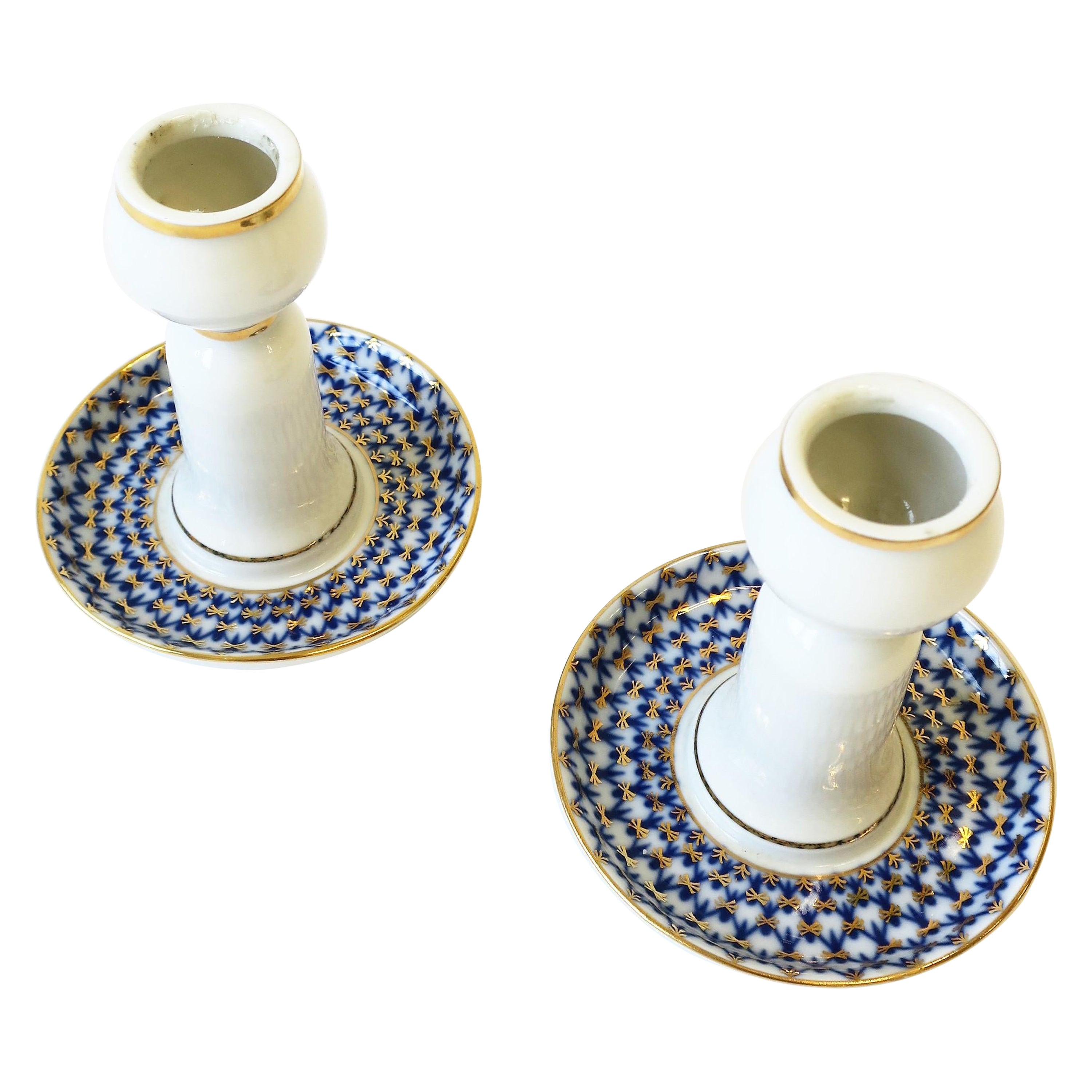 Russische Lomonosov-Kerzenständer aus blauem, goldenem und weißem Porzellan, Paar