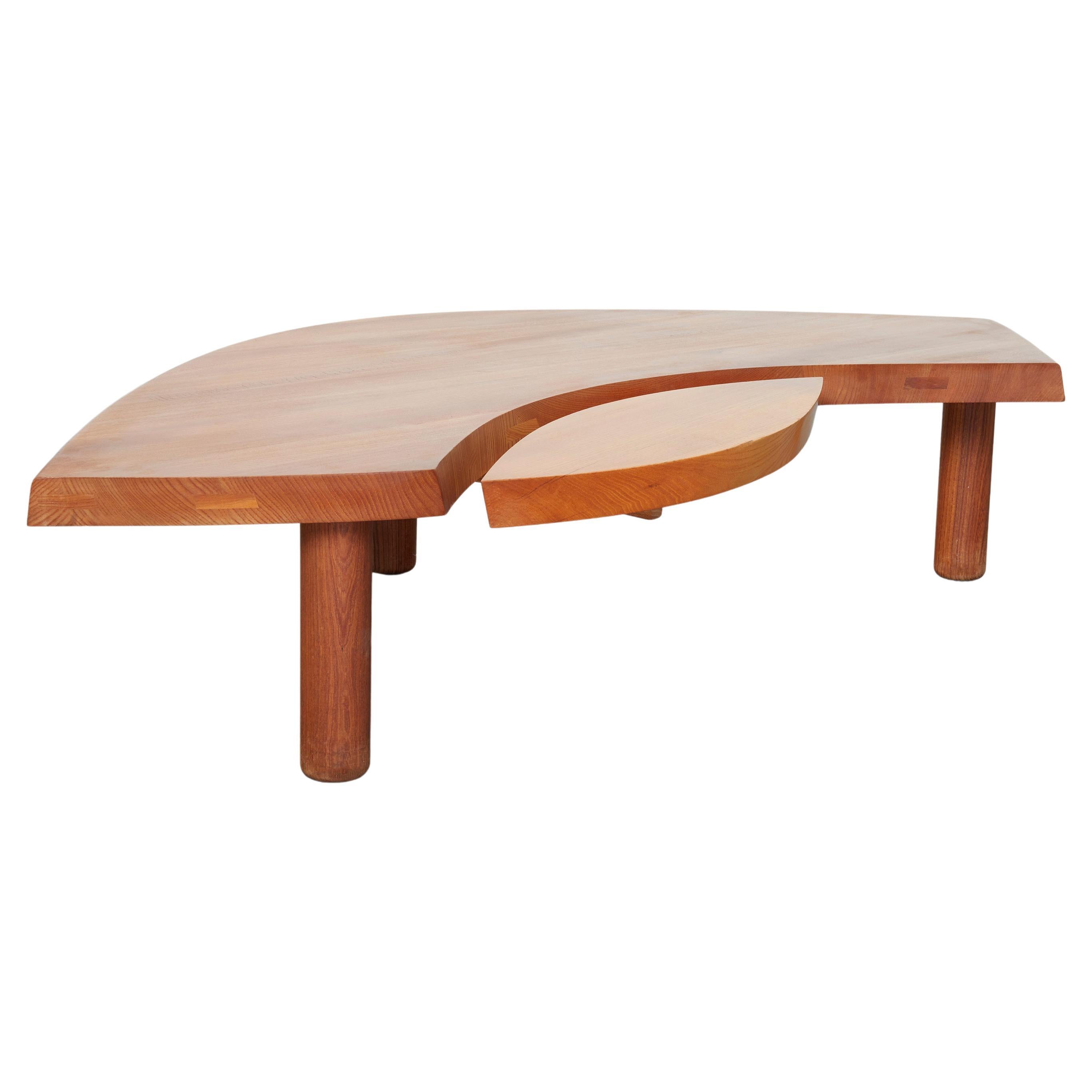 Einzelner niedriger Tisch aus Ulmenholz T22 von Pierre Chapo