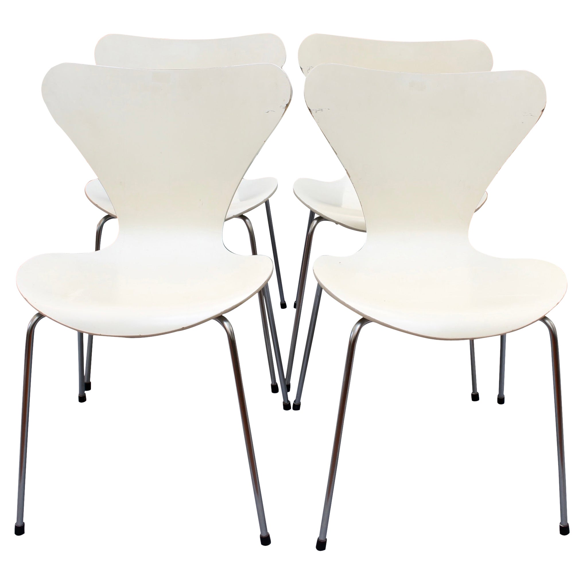 Set of Four 'Series 7' White Chairs by Arne Jacobsen for Fritz Hansen, 1973