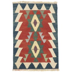 Vintage Persian Shiraz Kilim Rug, Luxury Lodge Meets Nomadic Charm (en anglais)