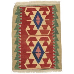 Vintage Persian Shiraz Kilim Rug, Luxury Lodge Meets Nomadic Charm (en anglais)