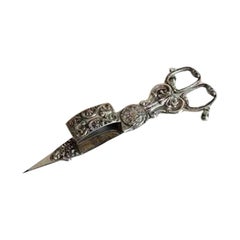 Antique English Candle Scissors in Silverplate from 1880-1890 by Gilbert