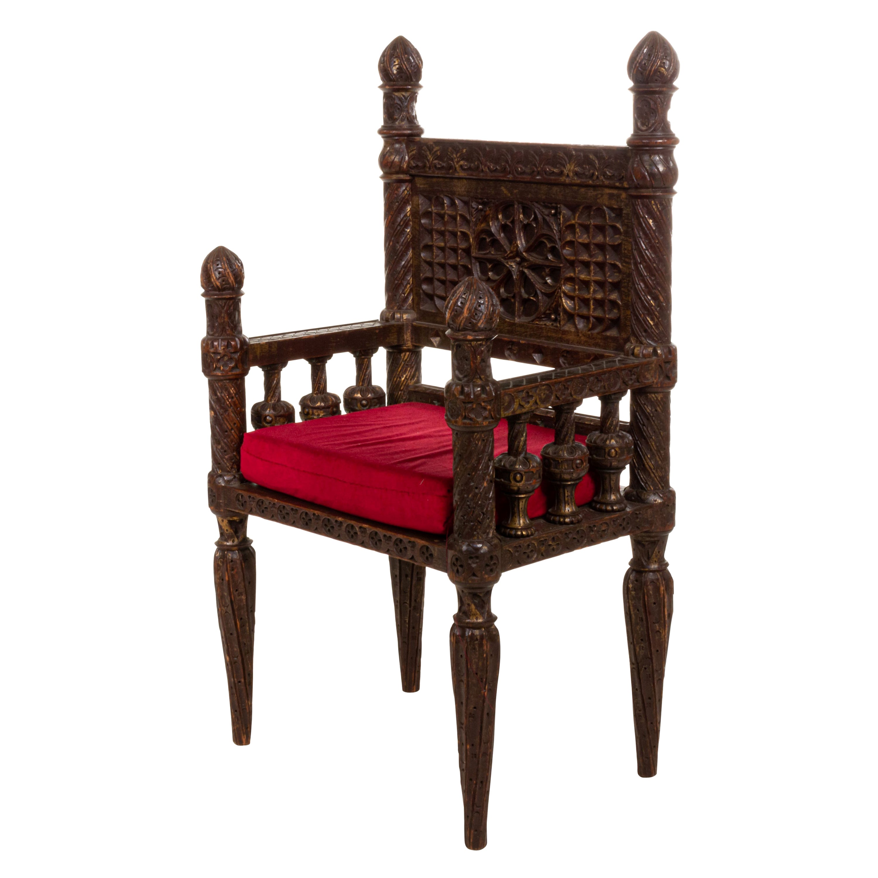 Burgunderroter Sessel im neogotischen Revival-Stil des 19. Jahrhunderts