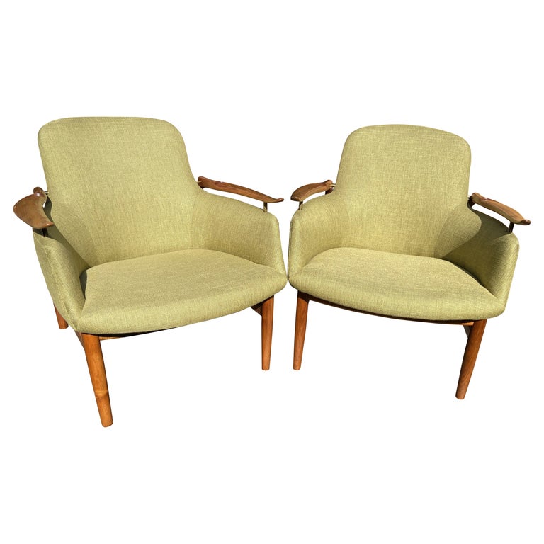 Fine Pair of NV53 Chairs by Finn Juhl for Niels Vodder For Sale