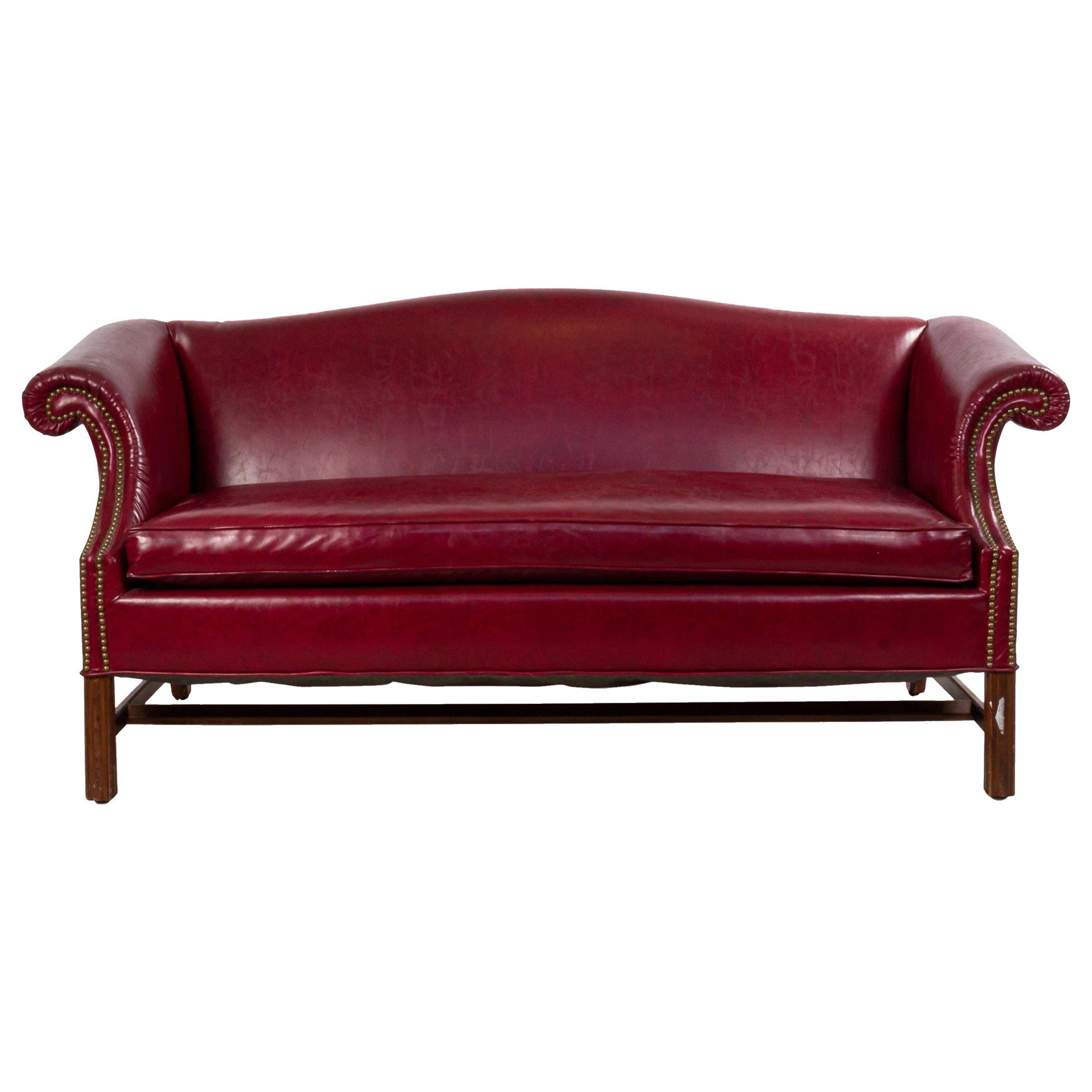 Dunkelrotes Leder-Sofa mit gepolstertem Nietendetail im Angebot