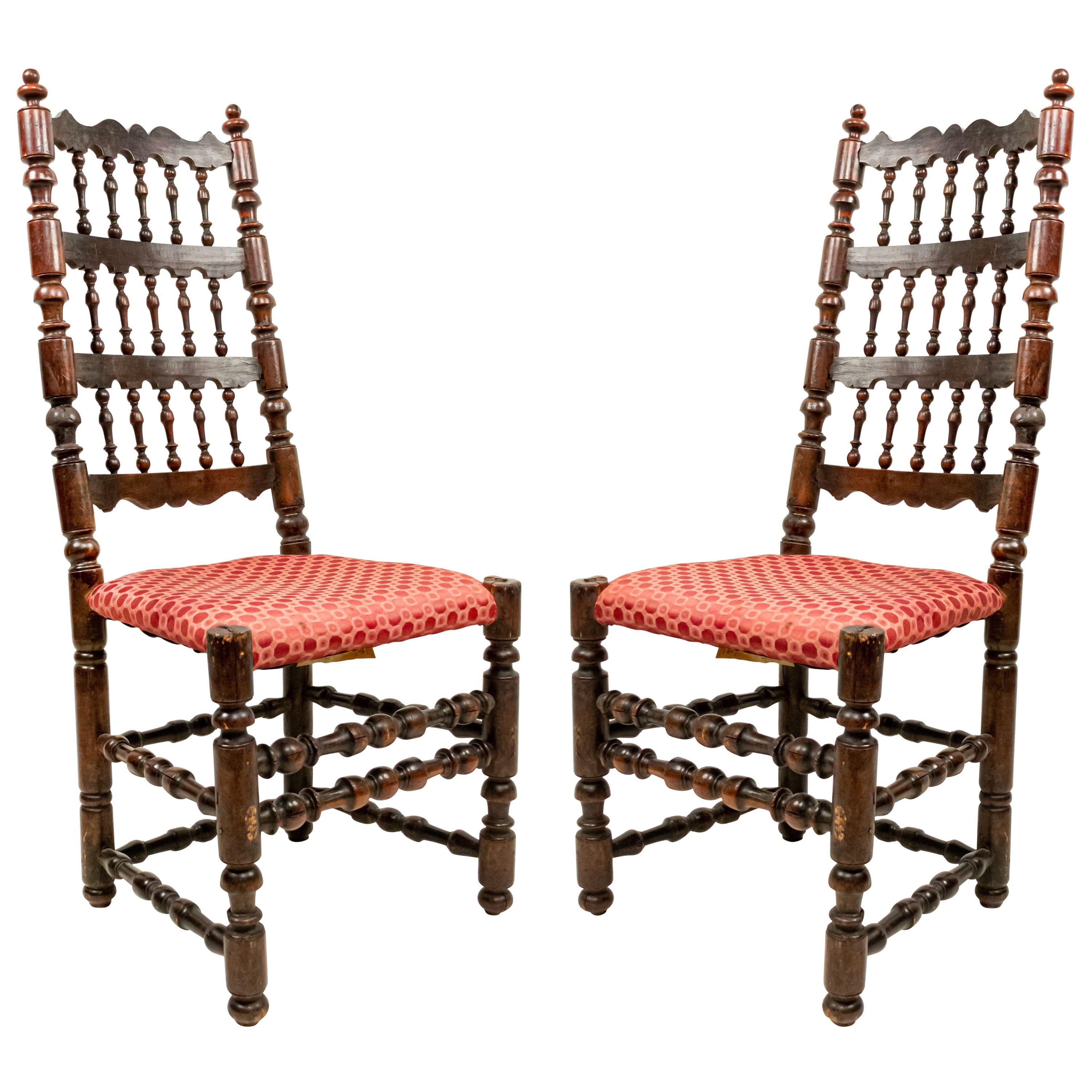 3 chaises d'appoint en noyer de la Renaissance anglaise