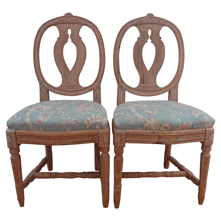 Pair of Early 19th Century Swedish Gustavian Chairs "The Swedish Model" For Sale