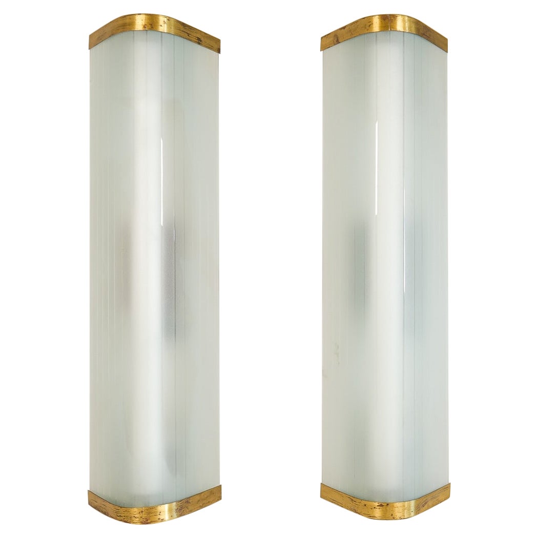 Coppia di lampade da parete moderne extra-large del Medioevo attribuite ad Asea