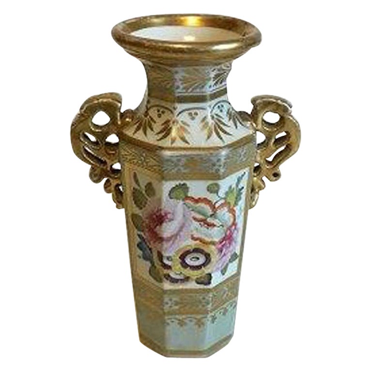 Beautifull Little English Vase with Gold and Flowers For Sale at 1stDibs