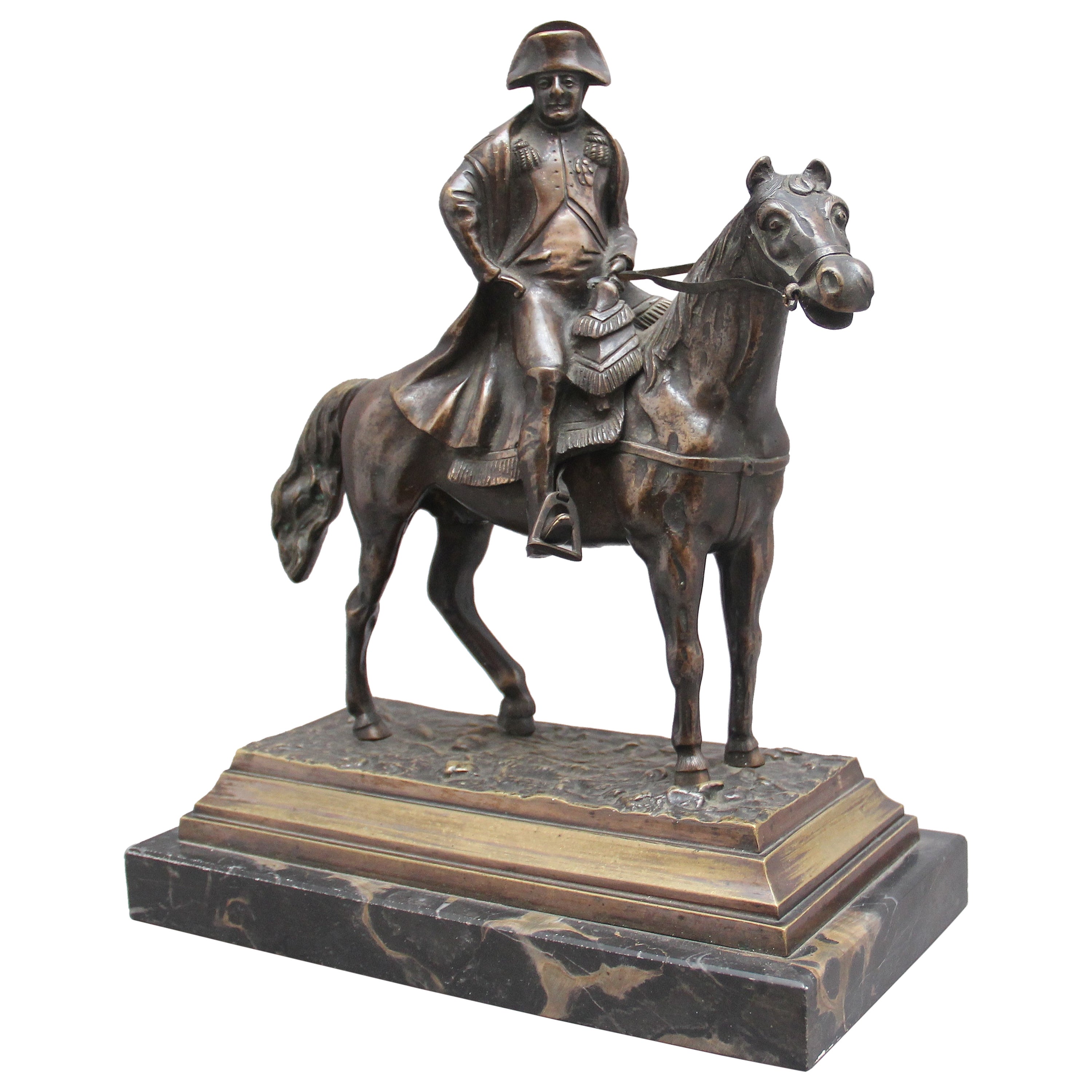 Bronze du XIXe siècle représentant Napoléon à cheval sur le dos