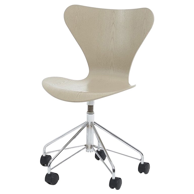 Arne Jacobsen “Ant” Desk Chair