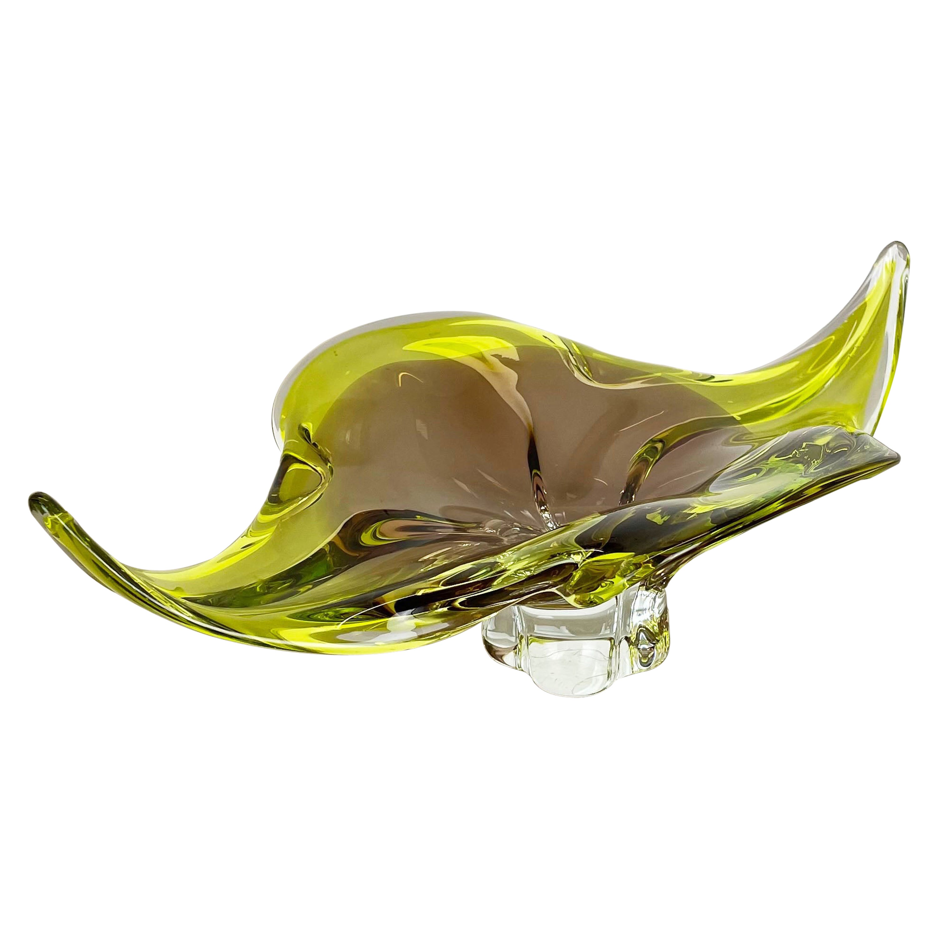 Heavy 2, 3kg Murano Glass "Centerpiece" Bowl Shell Element Murano, Italy, 1970 For Sale