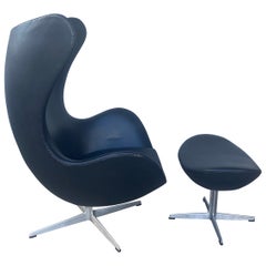 Classic Mid Century Egg Chair & ottoman  by Arne Jacobsen / Fritz Hansen c.1967