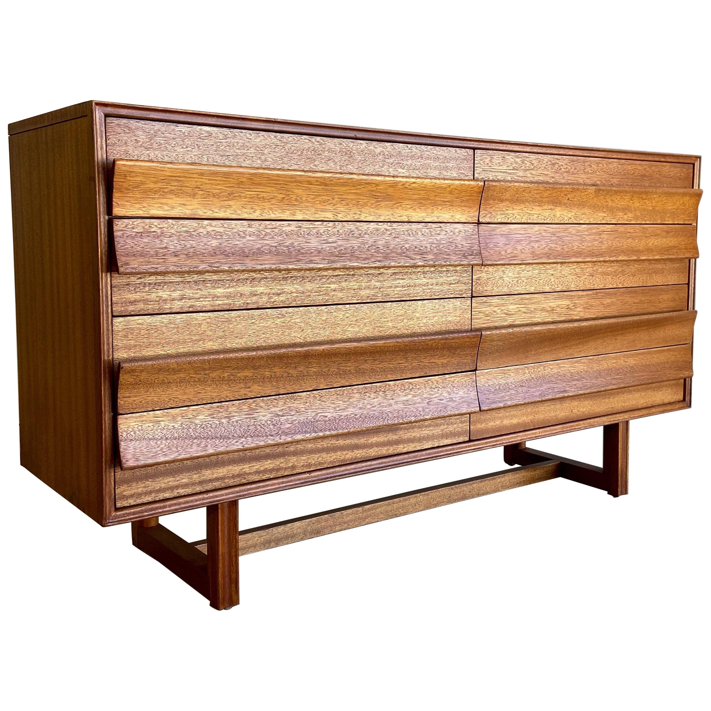 Paul Laszlo for Brown Saltman Mid-Century Modern Mahogany Dresser