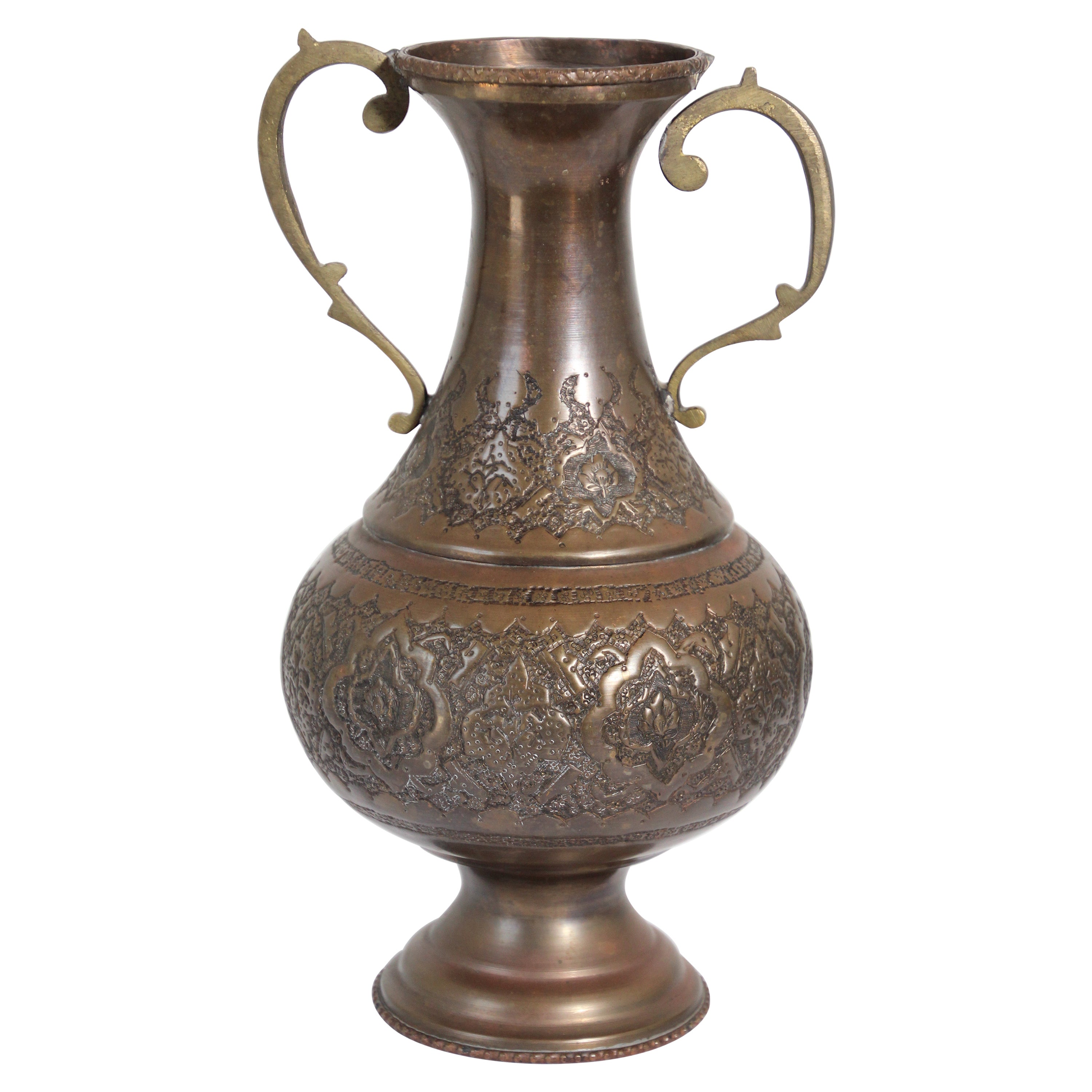 Vase à pied en cuivre mauresque du Moyen-Orient