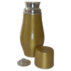 Importante coctelera de plata de ley y esmalte guilloché de David Andersen