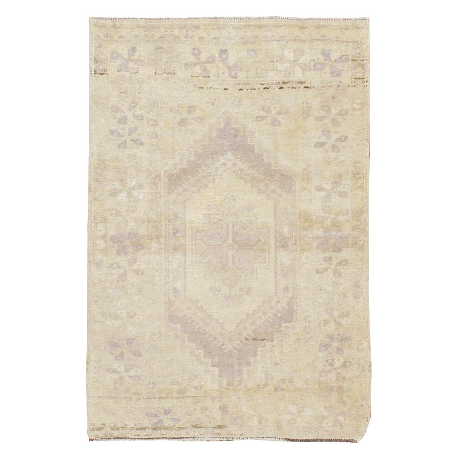 Mid-20th Century Handmade Turkish Oushak Throw Rug For Sale