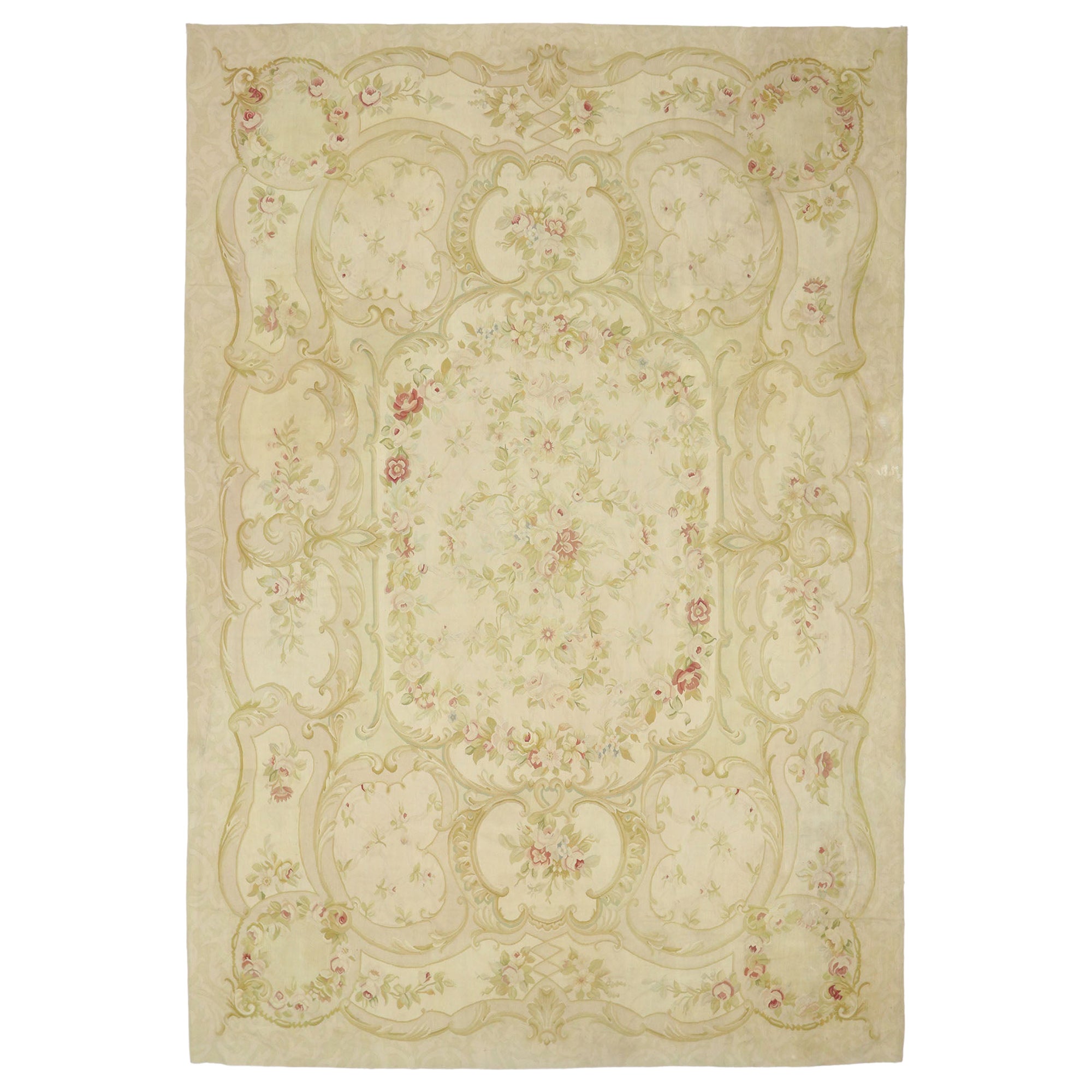 Tapis d'Aubusson français vintage avec style rococo romantique en vente