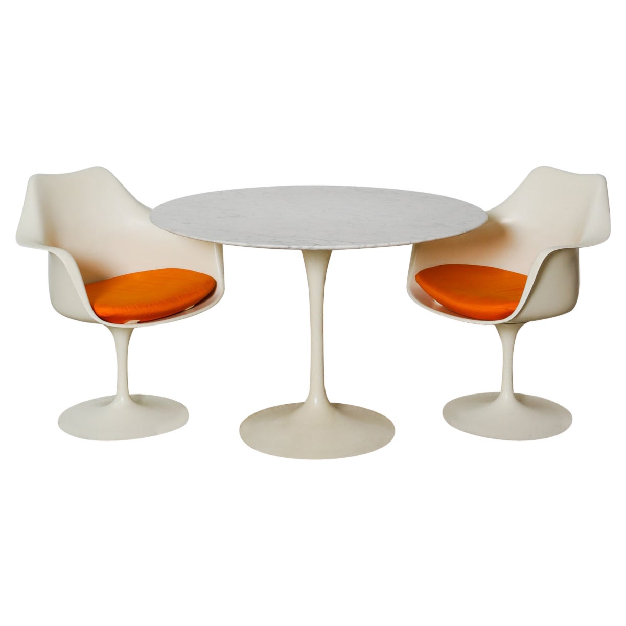 1970s Authentic Eero Saarinen Knoll Dining Table Round